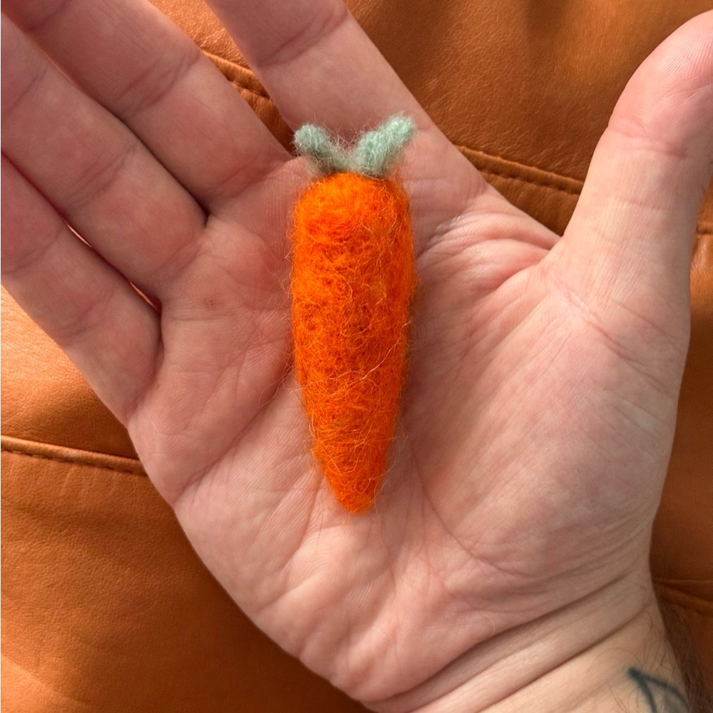 BRAND NEW HANDMADE Orange Carrot needle felted trinket